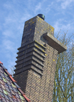 Schoorsteen met reliefmetselwerk.
<br/>
Paul Paris, 2016-04-12